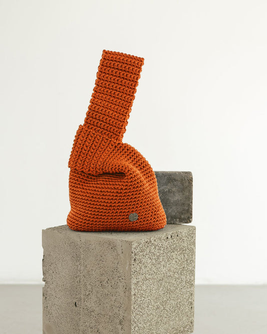 LaVidaYarn ATHEN táska letisztult, természetes színben fehér háttéren